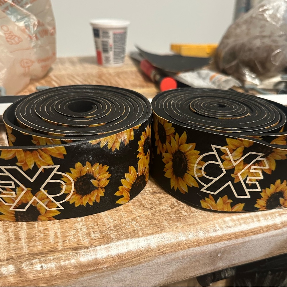 BRAND NEW EXO SLEEVE SUNFLOWER WEIGHTLIFTING KNEE WRAPS